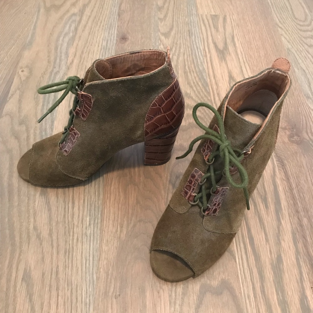 Seychelles Green Suede Heel Boots